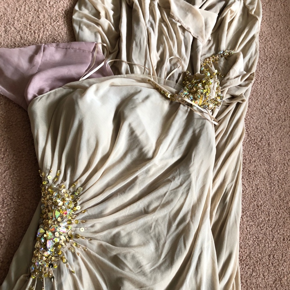 SALE🔴GOWN FITS A SIZE 0-2